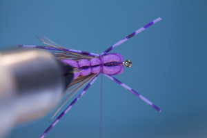 Tie in rubber legs on both sides of hopper body with 3-4 thread wraps.